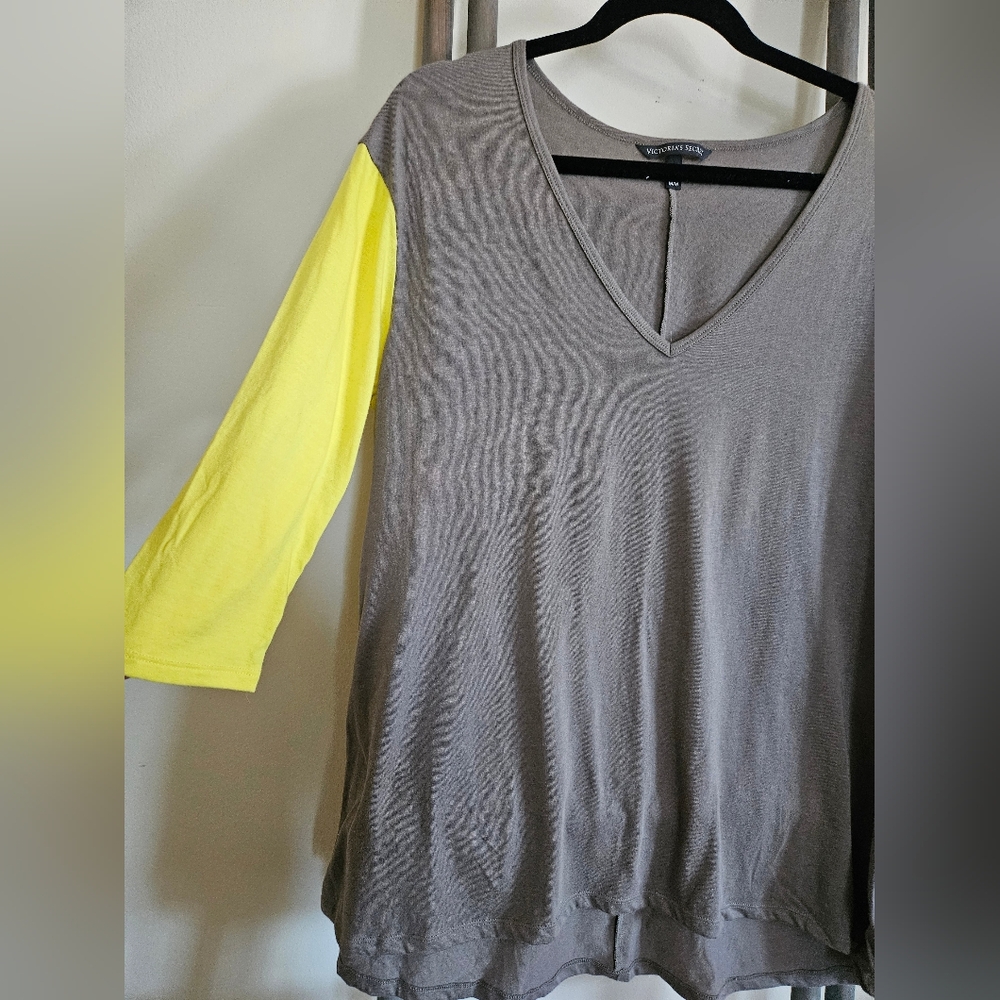 Victoria Secret V-Neck Color Block Top - Picture 2 of 8